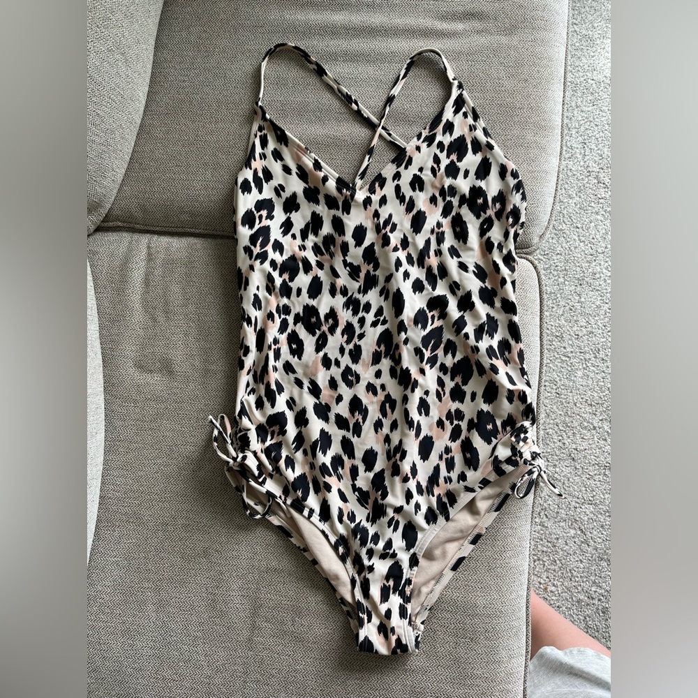 Kona Sol size Large swim suit